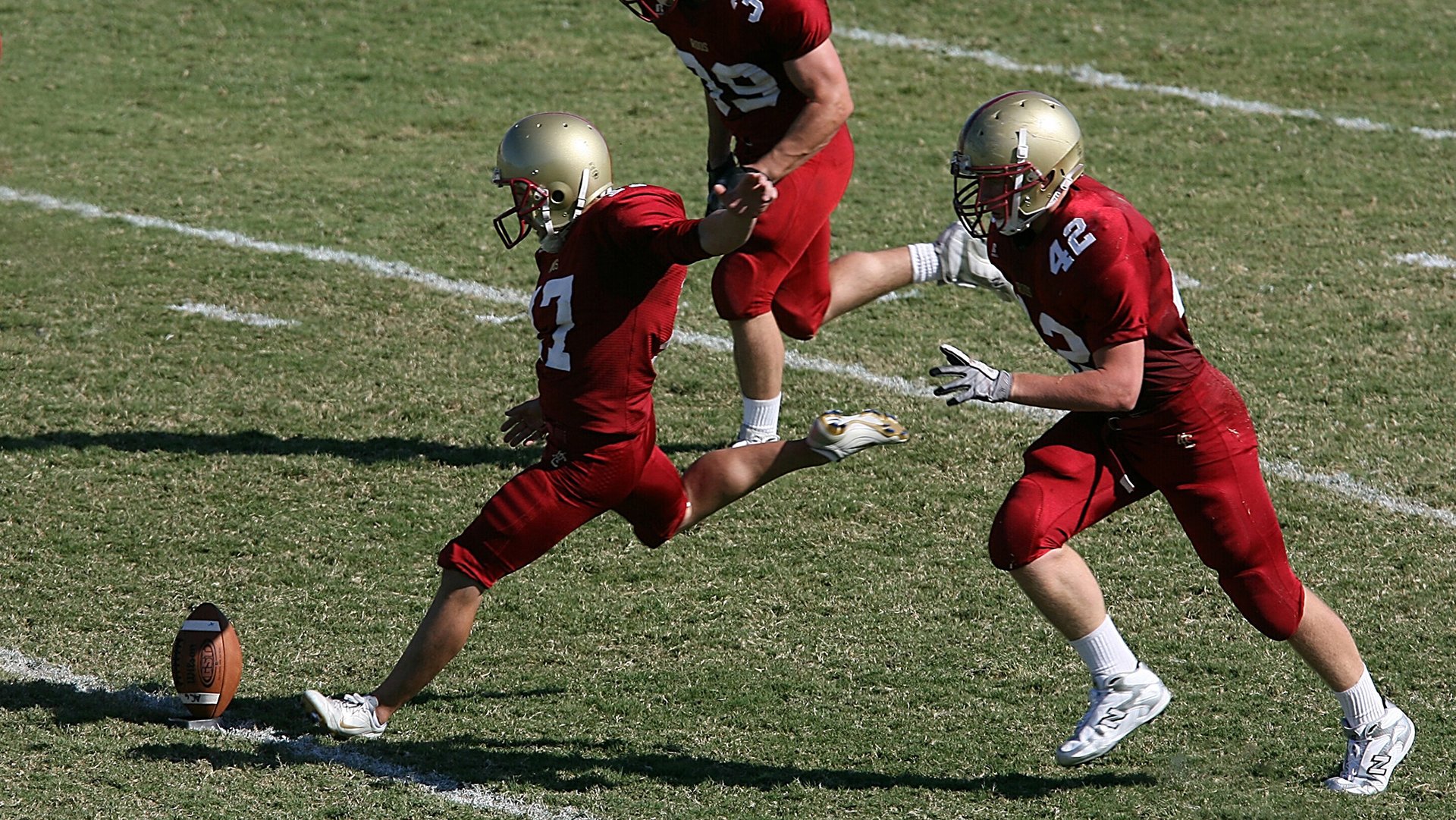 科里·简：全黑队的边锋悍将，威胁对方防线的关键人物，科里古德百度百科